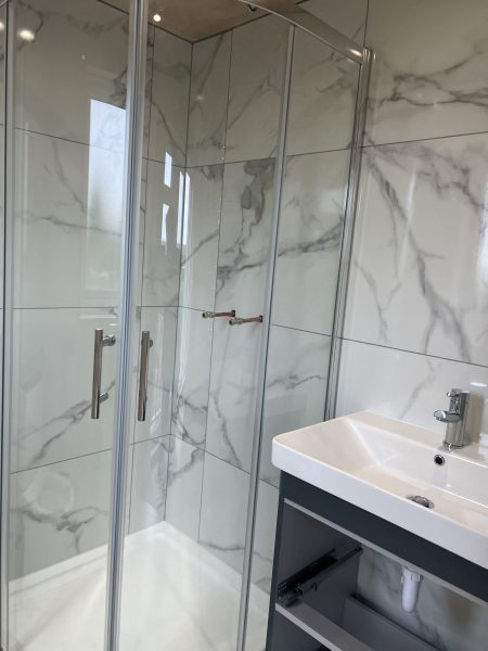 Aquila White Gloss Porcelain rectified tile 60x60cm - Image 4