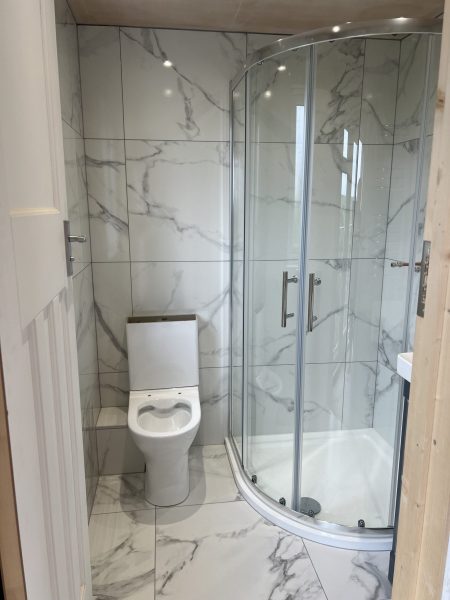 Aquila White Gloss Porcelain rectified tile 60x60cm - Image 3